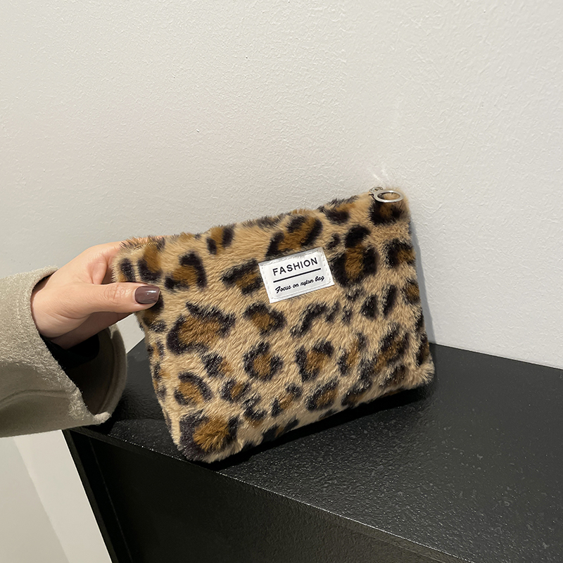 Tas Makeup Bulu Motif Leopard  - Beauty Makeup Women ulasan dan harga